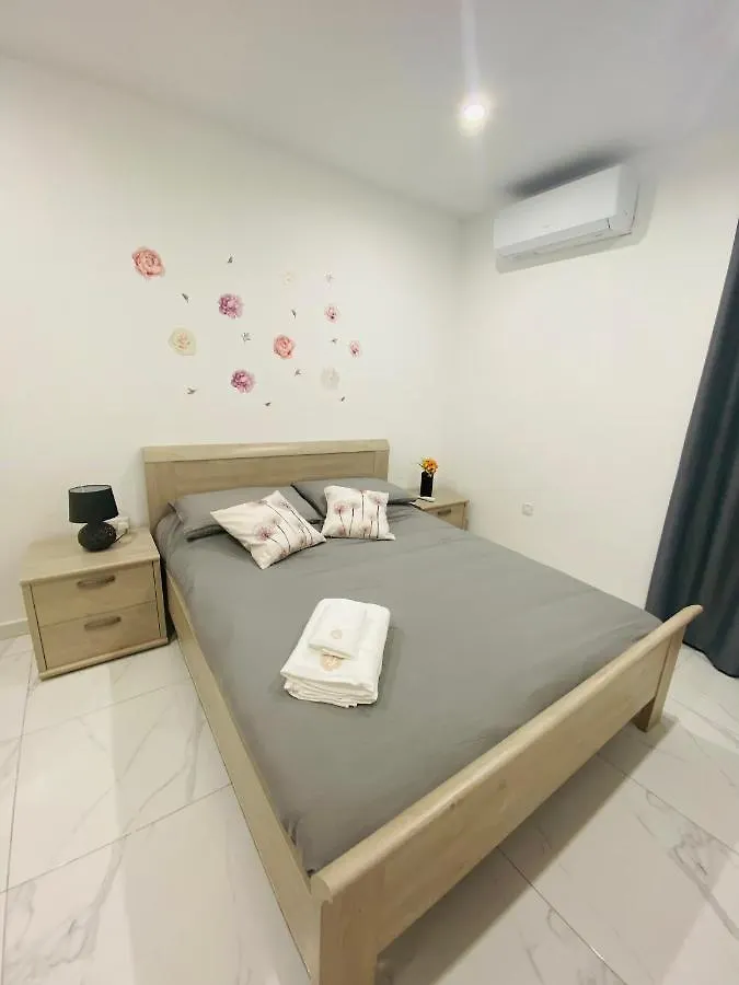 Central, Bright & Modern Apartment Msida